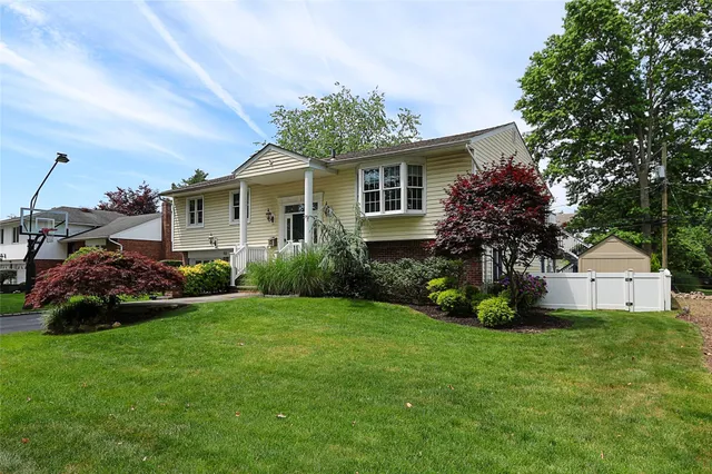 $1,588,000 | 112 Ursula Drive, Roslyn, NY 11576