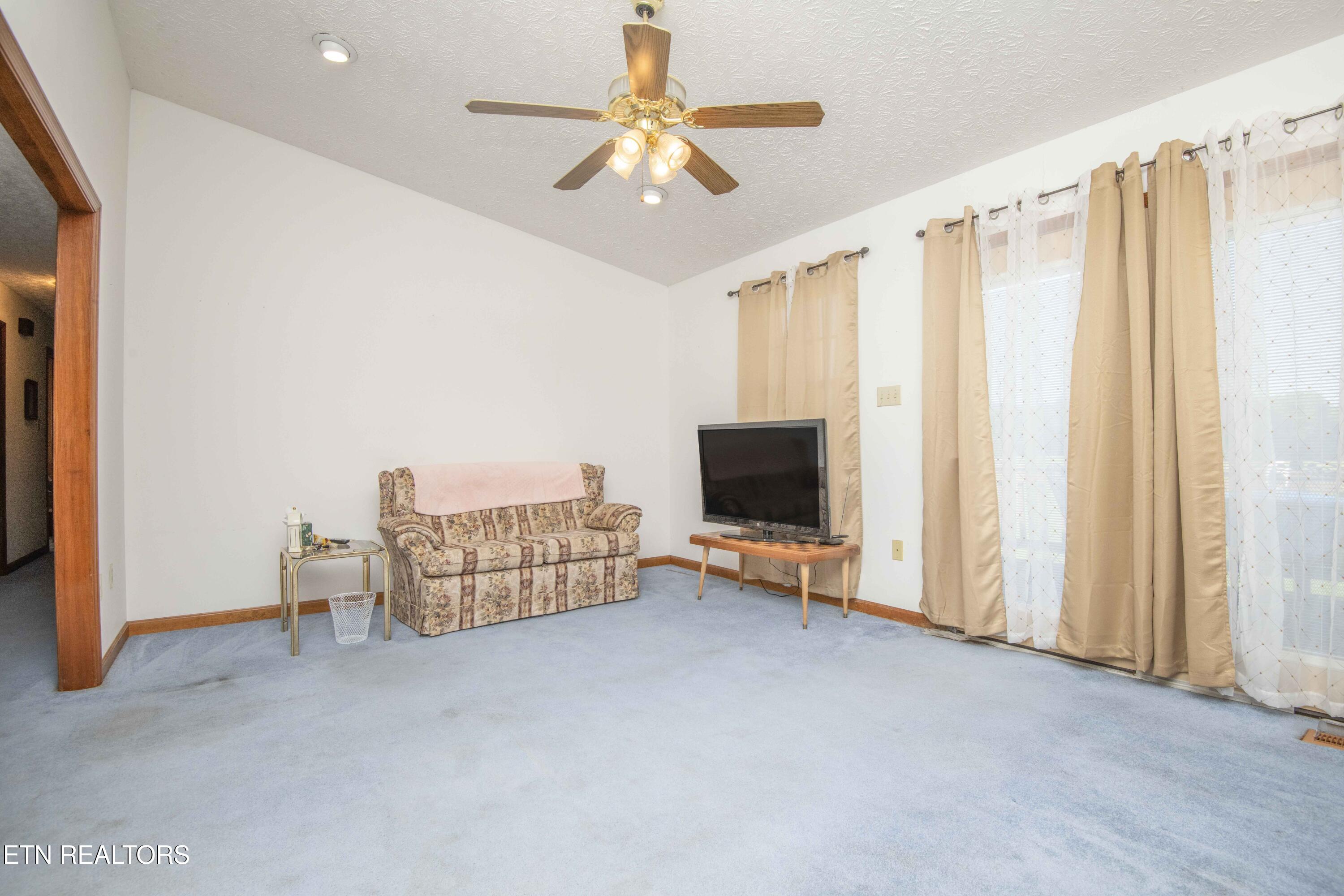 101 Big Valley Road Andersonville, TN 37705 - Photo 7 of 55 living 4_1