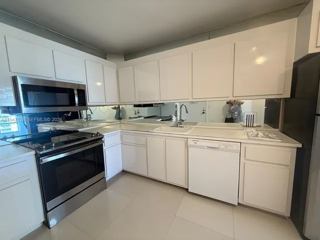 $3,550 | 5750 Collins Avenue, Unit 10F, Miami Beach, FL 33140