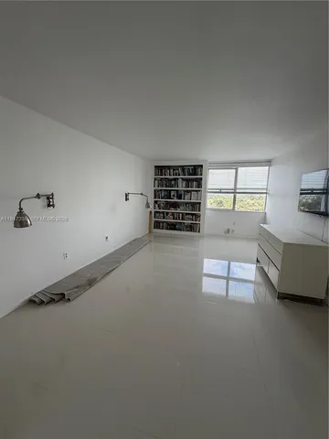 $3,550 | 5750 Collins Avenue, Unit 10F, Miami Beach, FL 33140