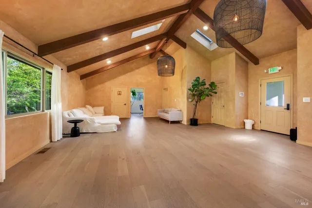 $9,950,000 | 18501 Van Zandt Resort Road, Philo, CA 95466