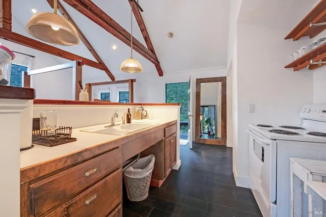 $9,950,000 | 18501 Van Zandt Resort Road, Philo, CA 95466