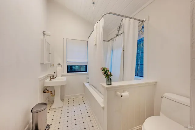 $9,950,000 | 18501 Van Zandt Resort Road, Philo, CA 95466