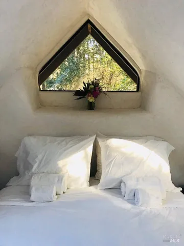 $9,950,000 | 18501 Van Zandt Resort Road, Philo, CA 95466