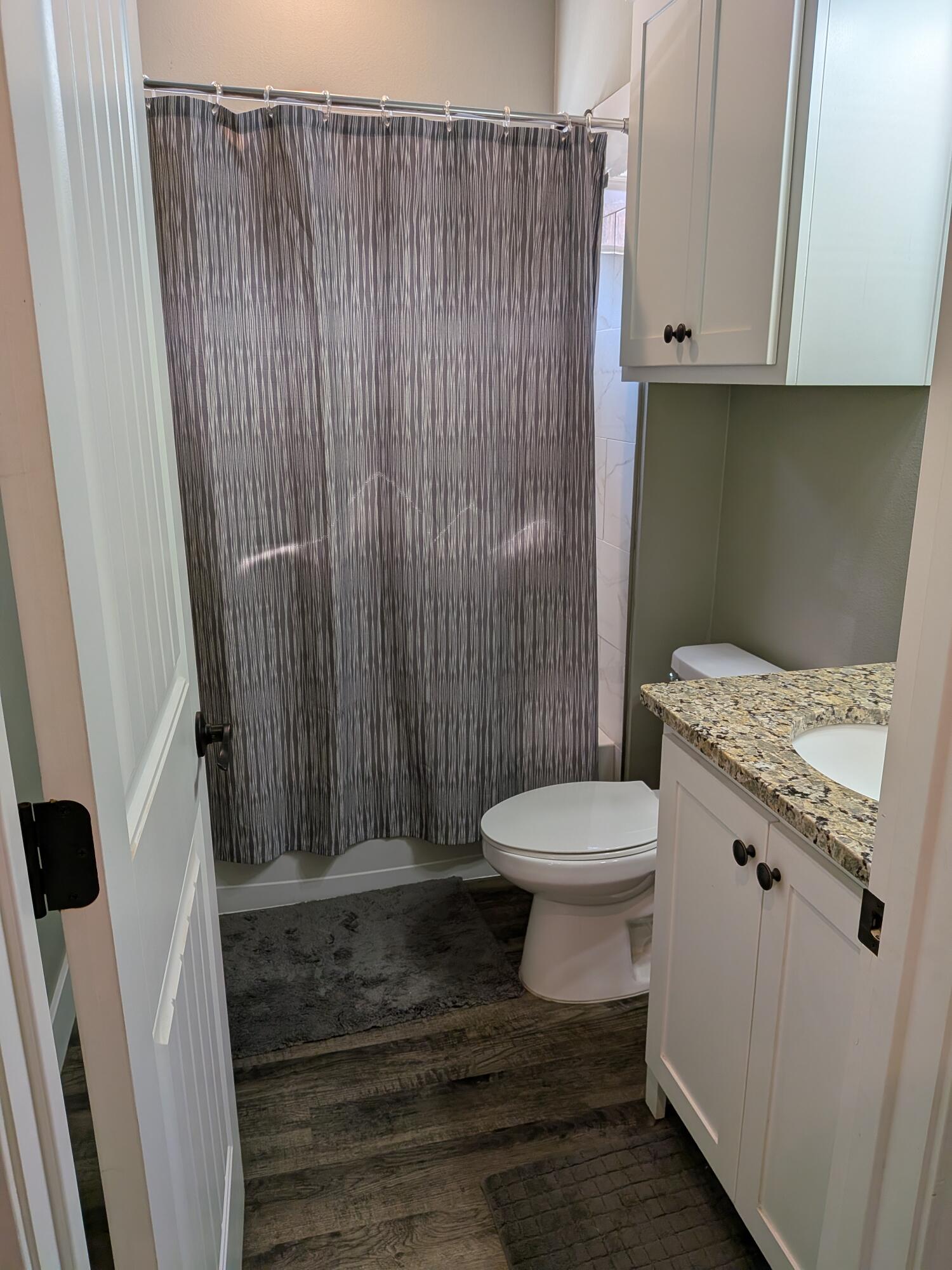 6913 18th Street Lubbock, TX 79416 - Photo 20 of 38 Hall bathroom