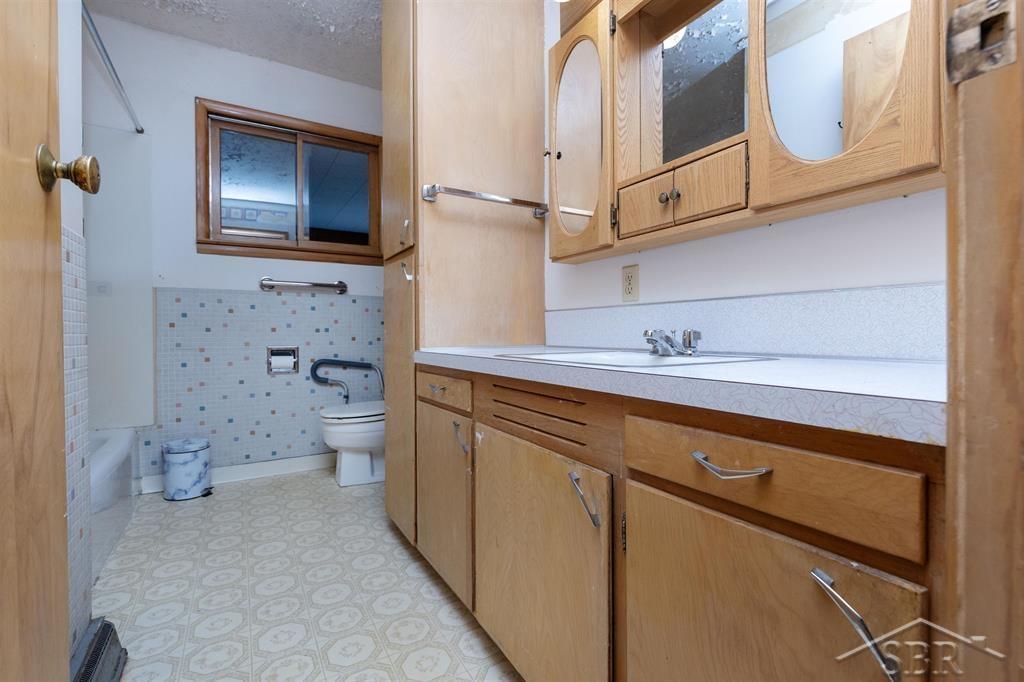 2787 East Miller Road Midland, MI 48640 - Photo 10 of 21 50195826-a5768326-7d2a-445e-a8ff-baddb6674da4.JPG