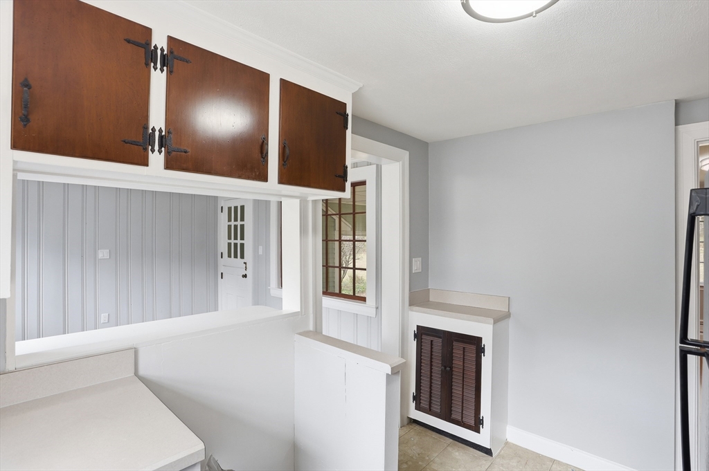 11 Sherman's Bridge Road Wayland, MA 01778 - Photo 12 of 38 a view of an entryway