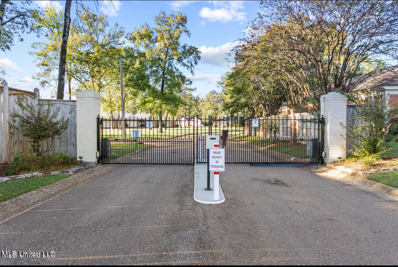 2 Autumn Cove Jackson, MS 39206 - Photo 13 of 14 Gated Community