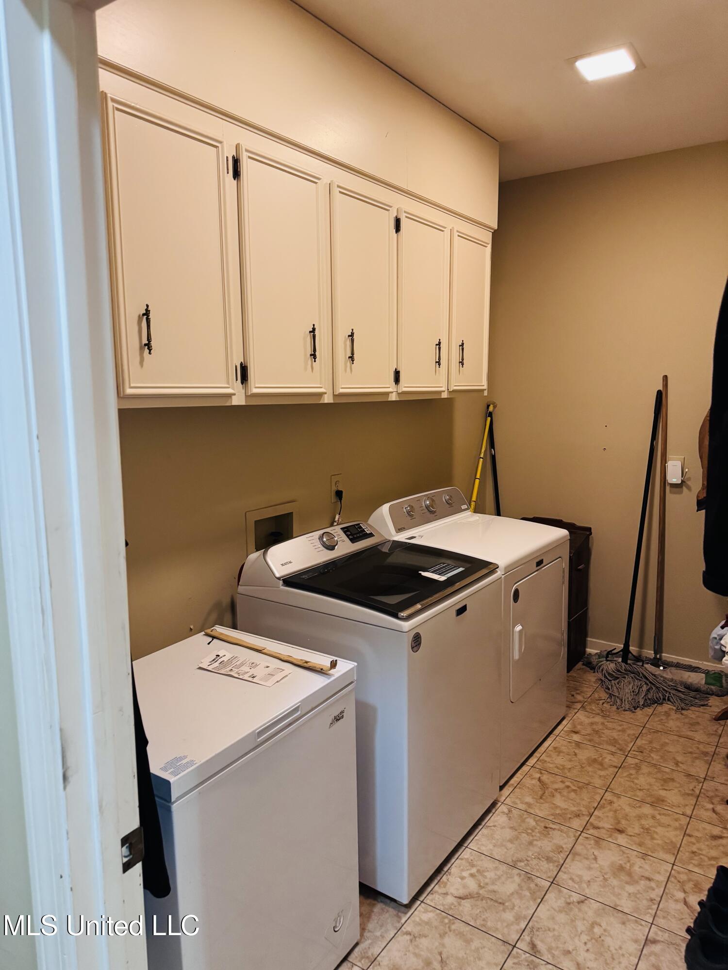 2 Autumn Cove Jackson, MS 39206 - Photo 6 of 14 Laundry Room