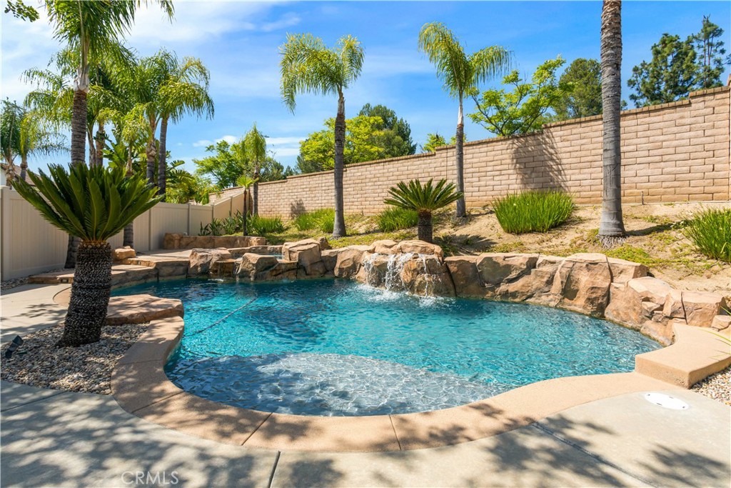 33351 Nicholas Common Temecula, CA 92592 - Photo 34 of 42 a view of a backyard with lawn chairs