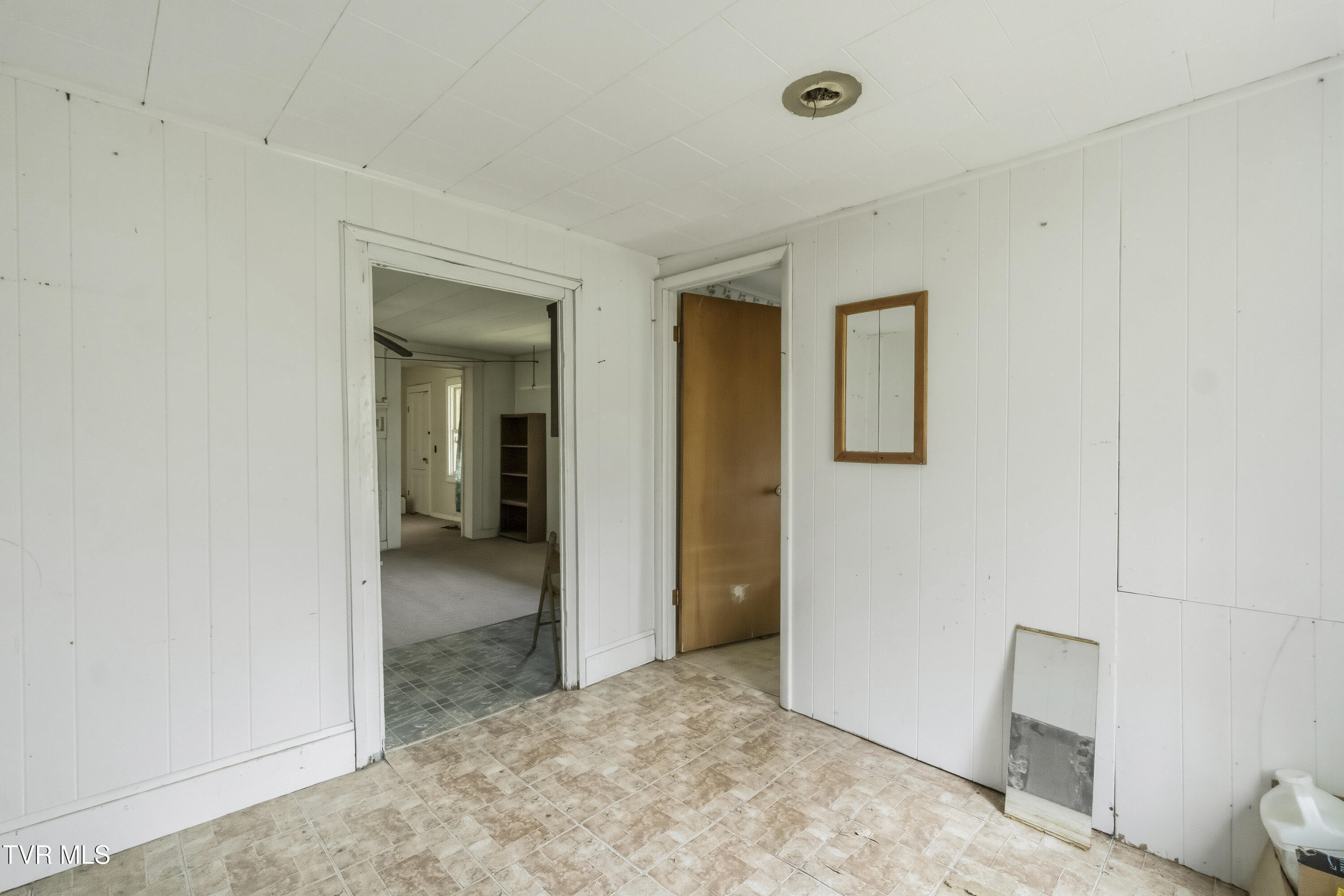 465 Clear Creek Road, Unit 1 Chuckey, TN 37641 - Photo 37 of 44 DSC05474 (1)