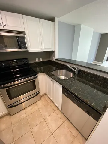 $3,599 | 10 Museum Way, Unit 1523, Cambridge, MA 02141