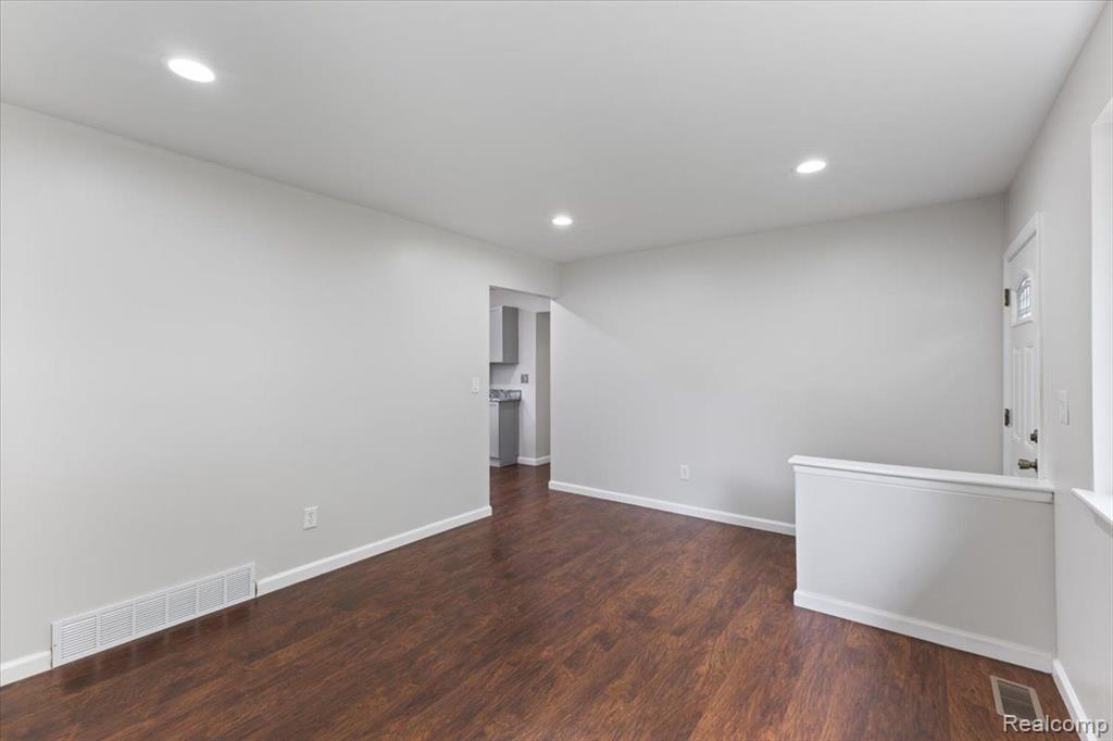 26095 Burg Road Warren, MI 48089 - Photo 4 of 28