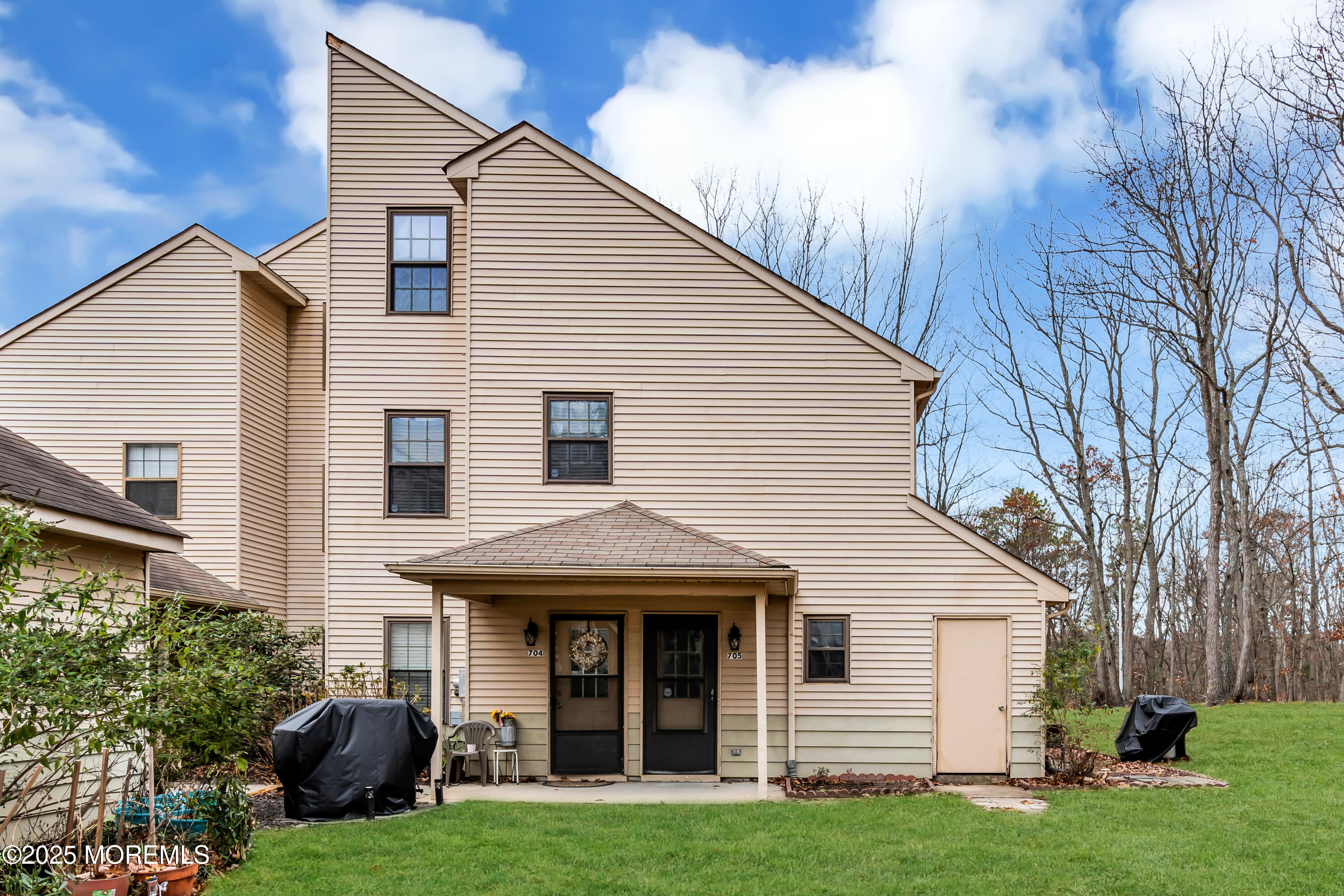 001_dsc04761-1_b_215