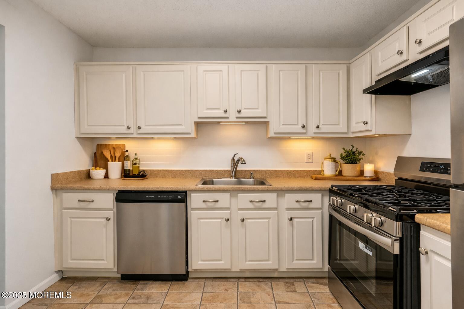 705 Bluebell Drive Jackson, NJ 08527 - Photo 15 of 44 a kitchen with white cabinets and appliances