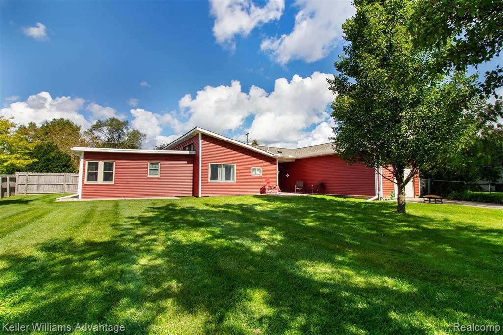7495 Coldwater Road Flushing, MI 48433 - Photo 2 of 35