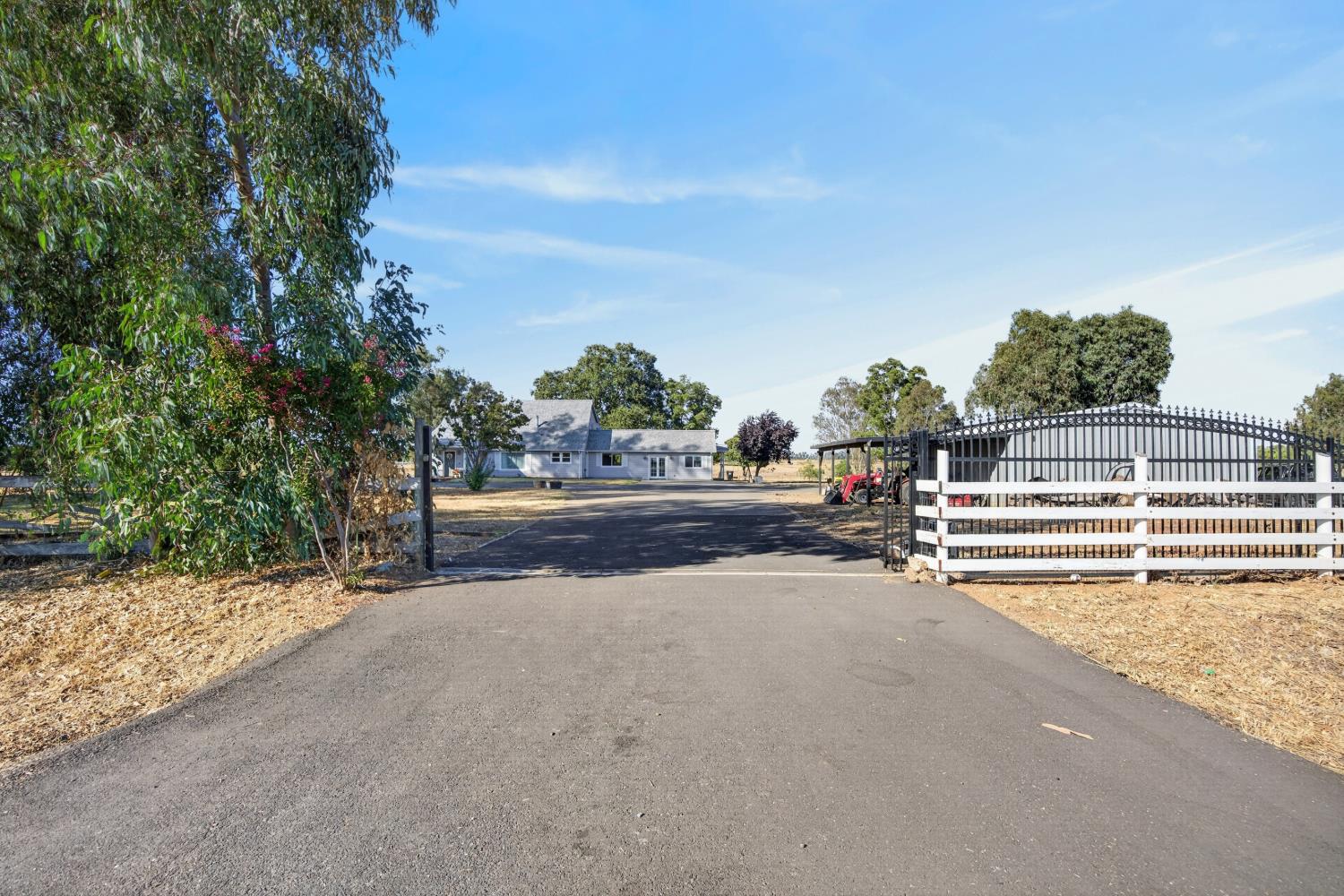 8961 Clay Station Road Wilton, CA 95693 - Photo 2 of 88 Gallery Image 2