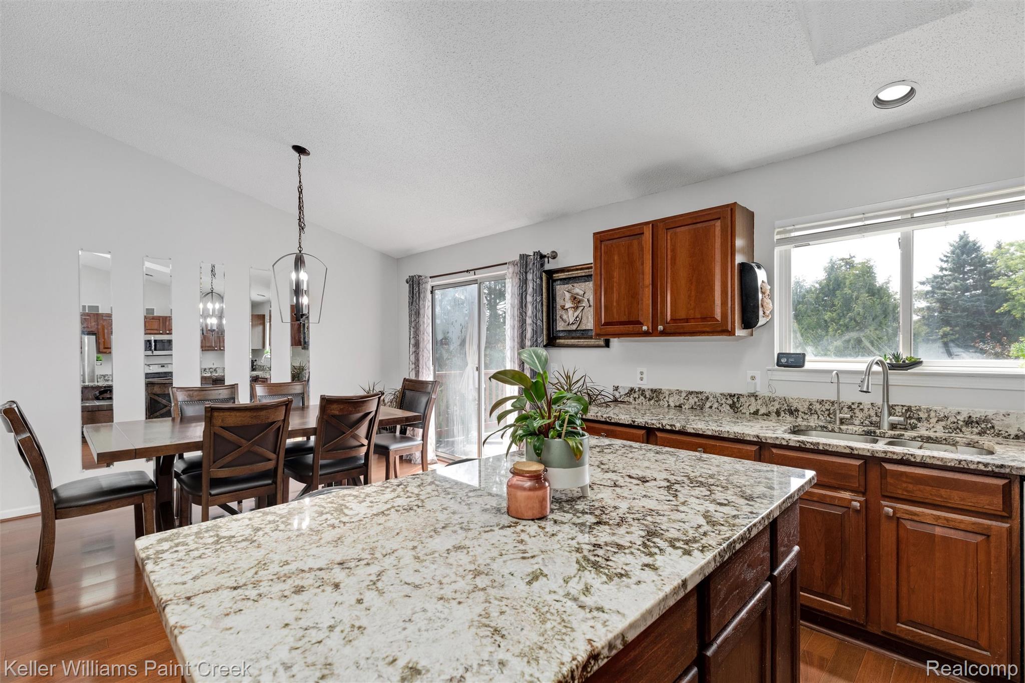 3201 Lynhurst Court Rochester, MI 48306 - Photo 10 of 49 20-3201 Lynhurst Ct 0011.jpg