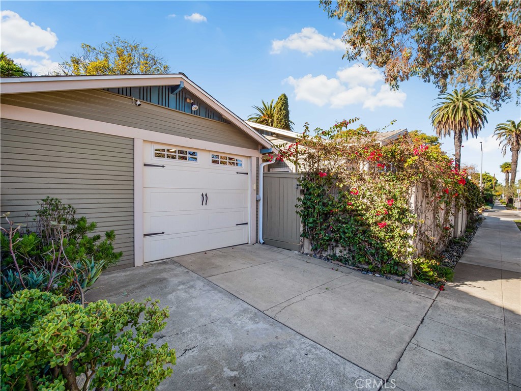 3740 East 5th Street Long Beach, CA 90814 - Photo 25 of 28 a view of a garage