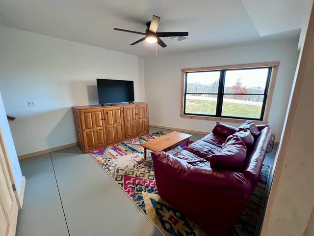 $2,800 | 49 Neal Hill Road, Tuftonboro, NH 03816