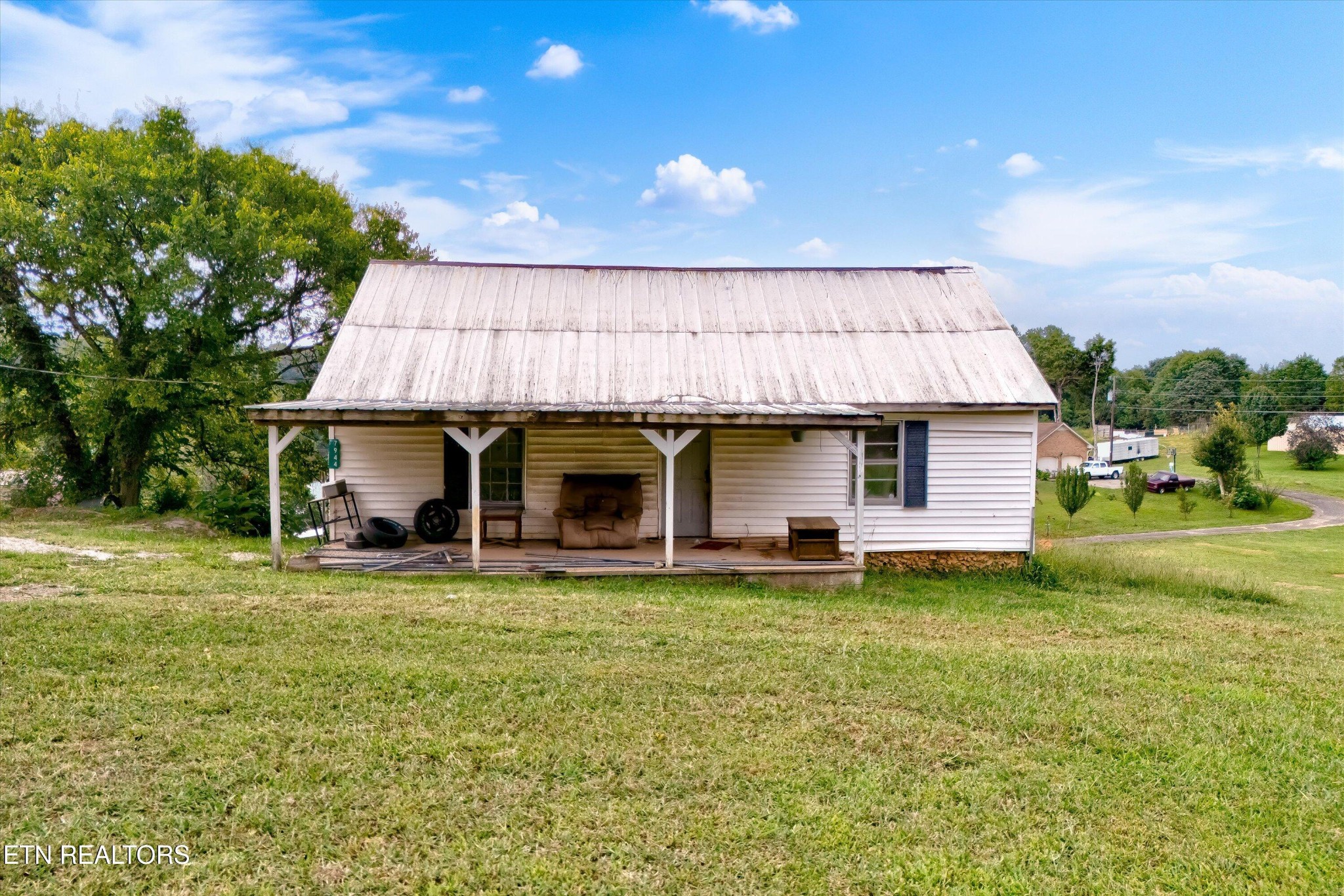 7944 Hill Road Knoxville, TN 37938 - Photo 2 of 28