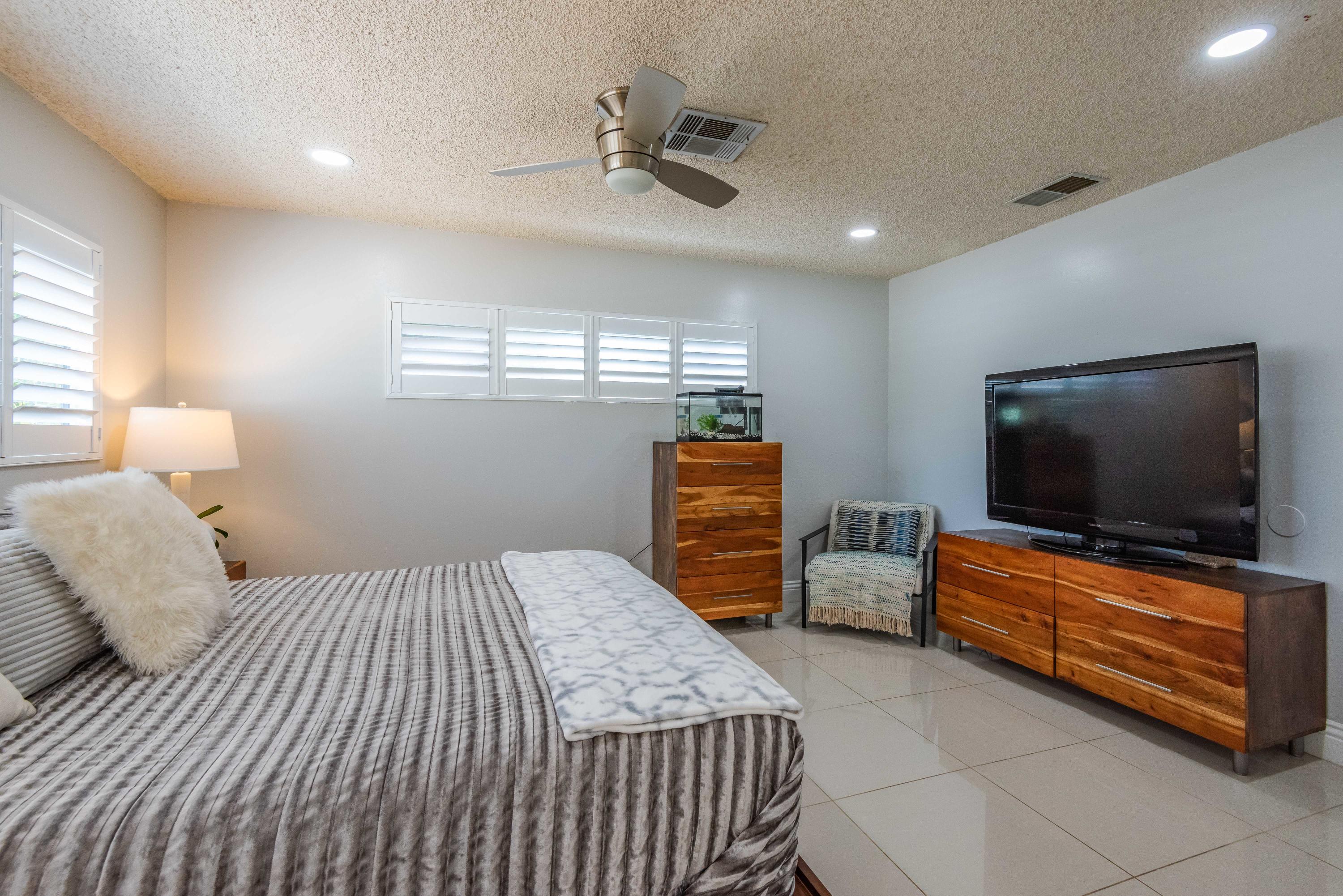 263 East Morongo Road Palm Springs, CA 92264 - Photo 14 of 29 a bedroom with furniture and a flat screen tv