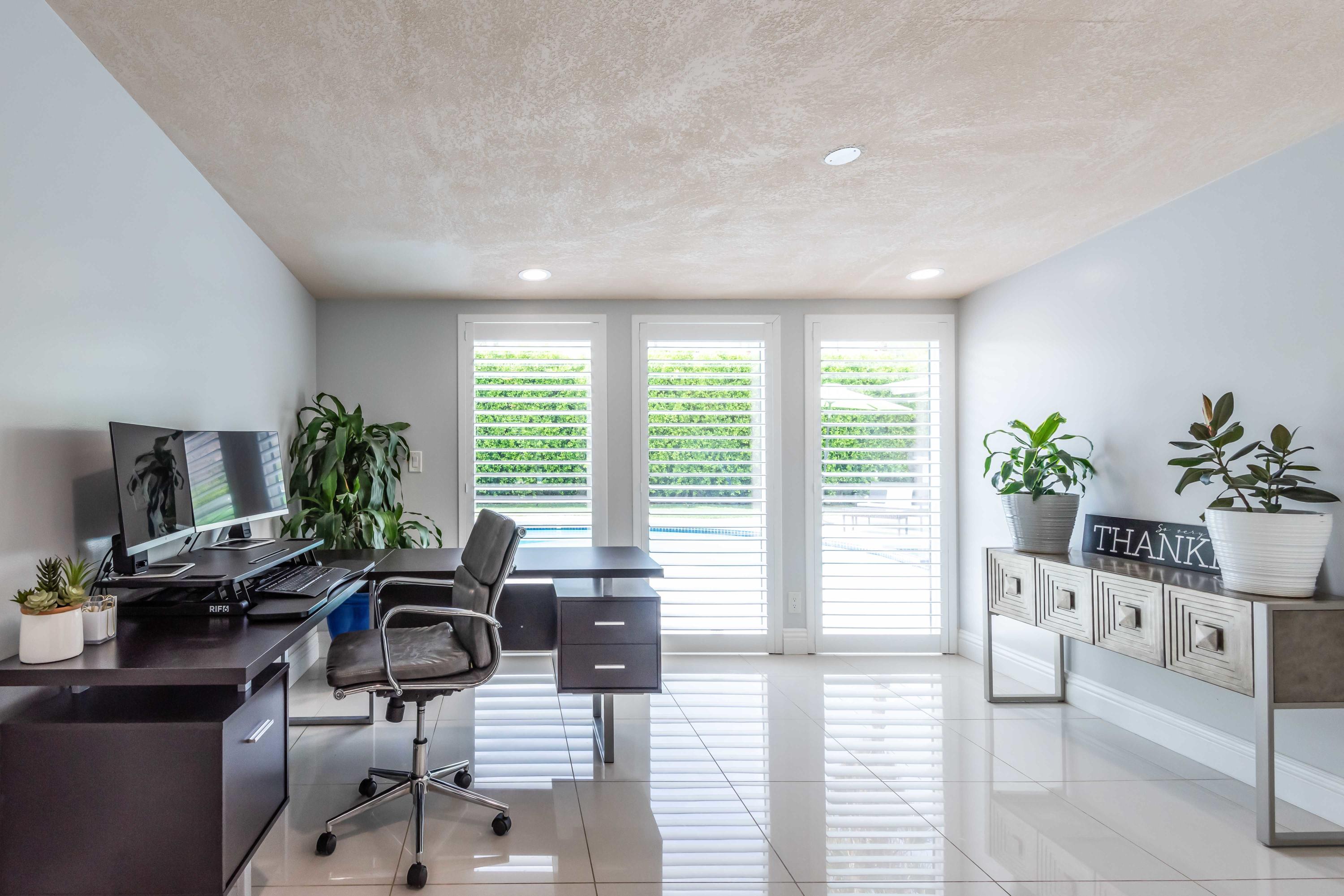 263 East Morongo Road Palm Springs, CA 92264 - Photo 18 of 29 a workspace with furniture and a potted plant