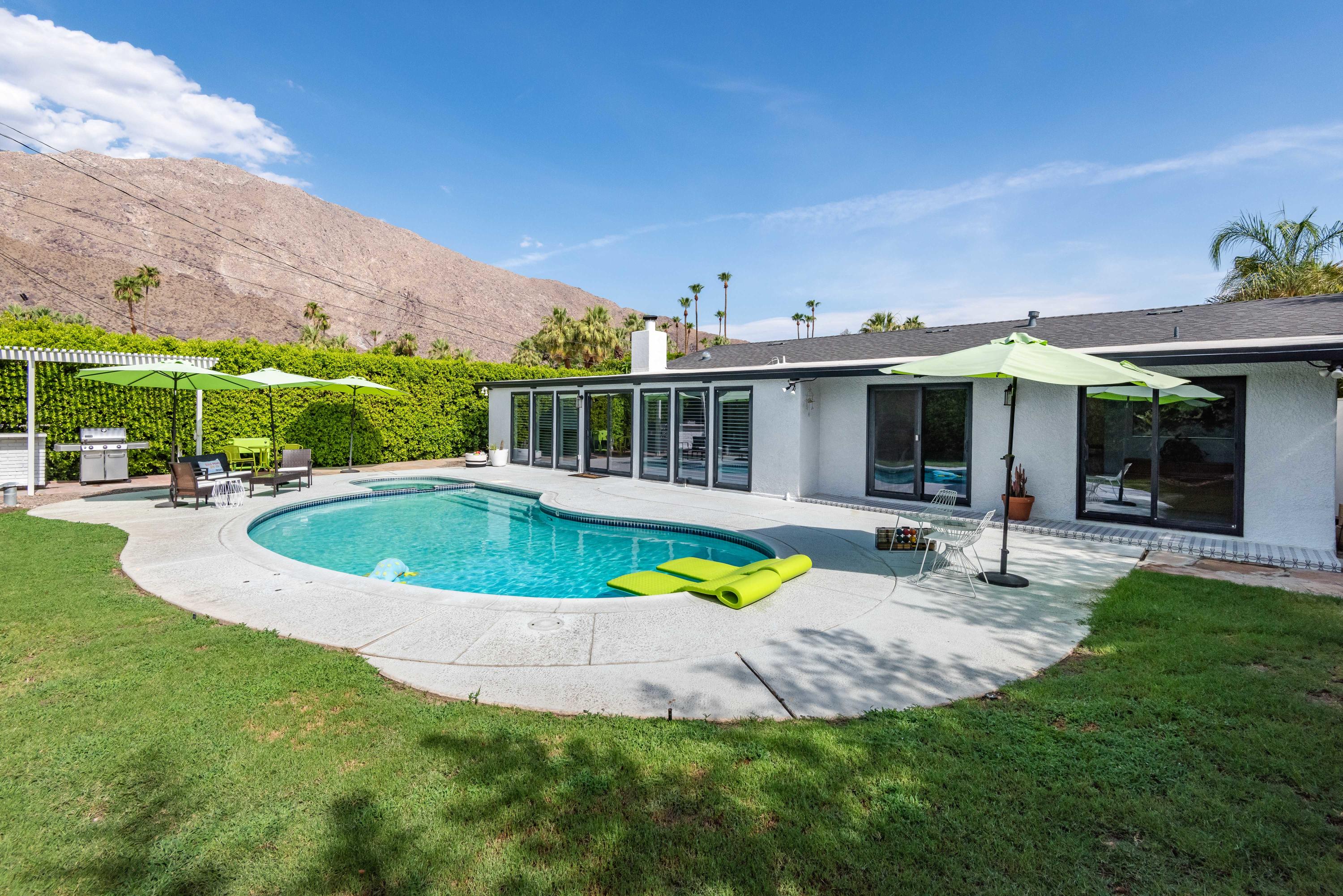 263 East Morongo Road Palm Springs, CA 92264 - Photo 27 of 29 a view of a house with swimming pool and sitting area