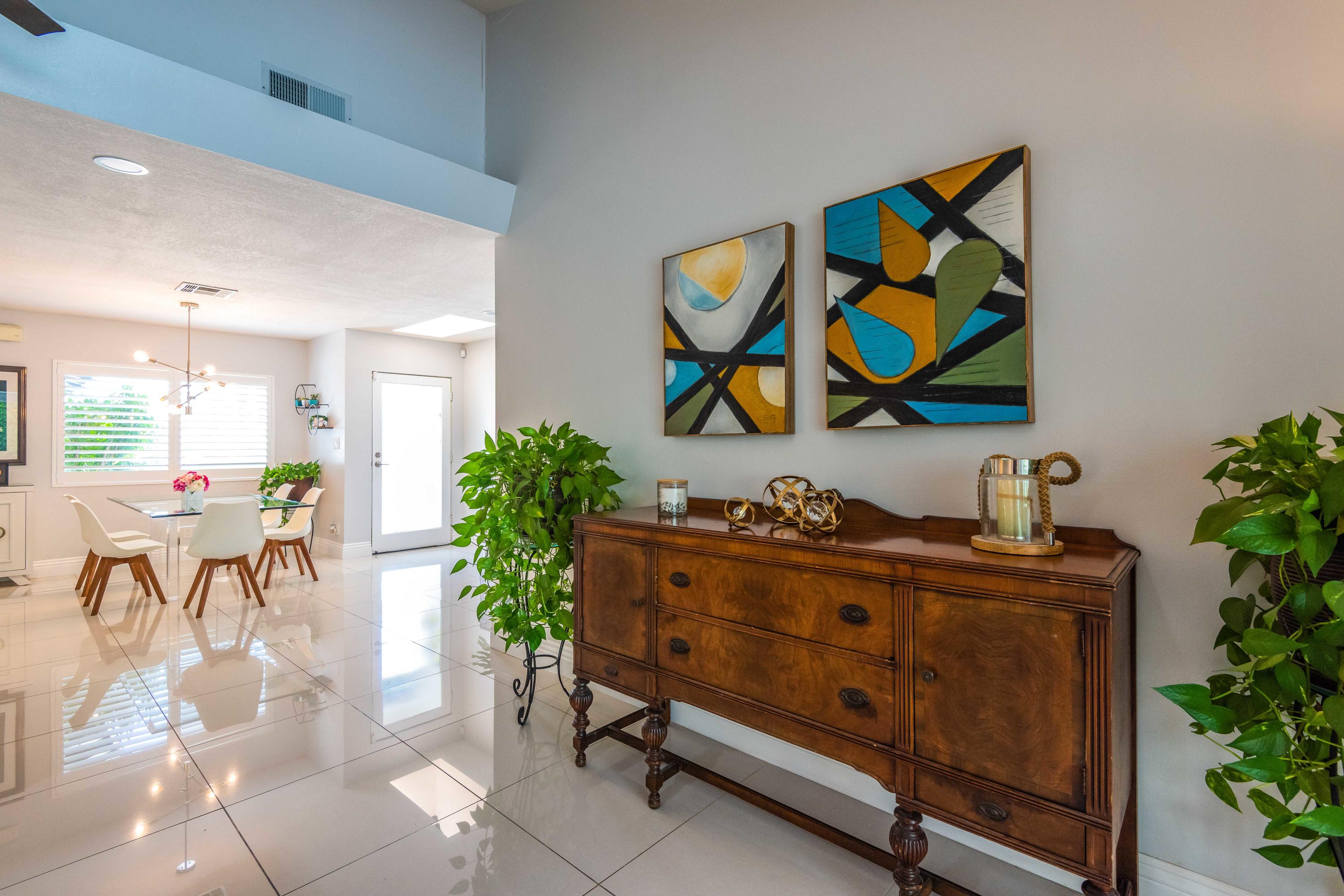 263 East Morongo Road Palm Springs, CA 92264 - Photo 6 of 29 a room with furniture and potted plant