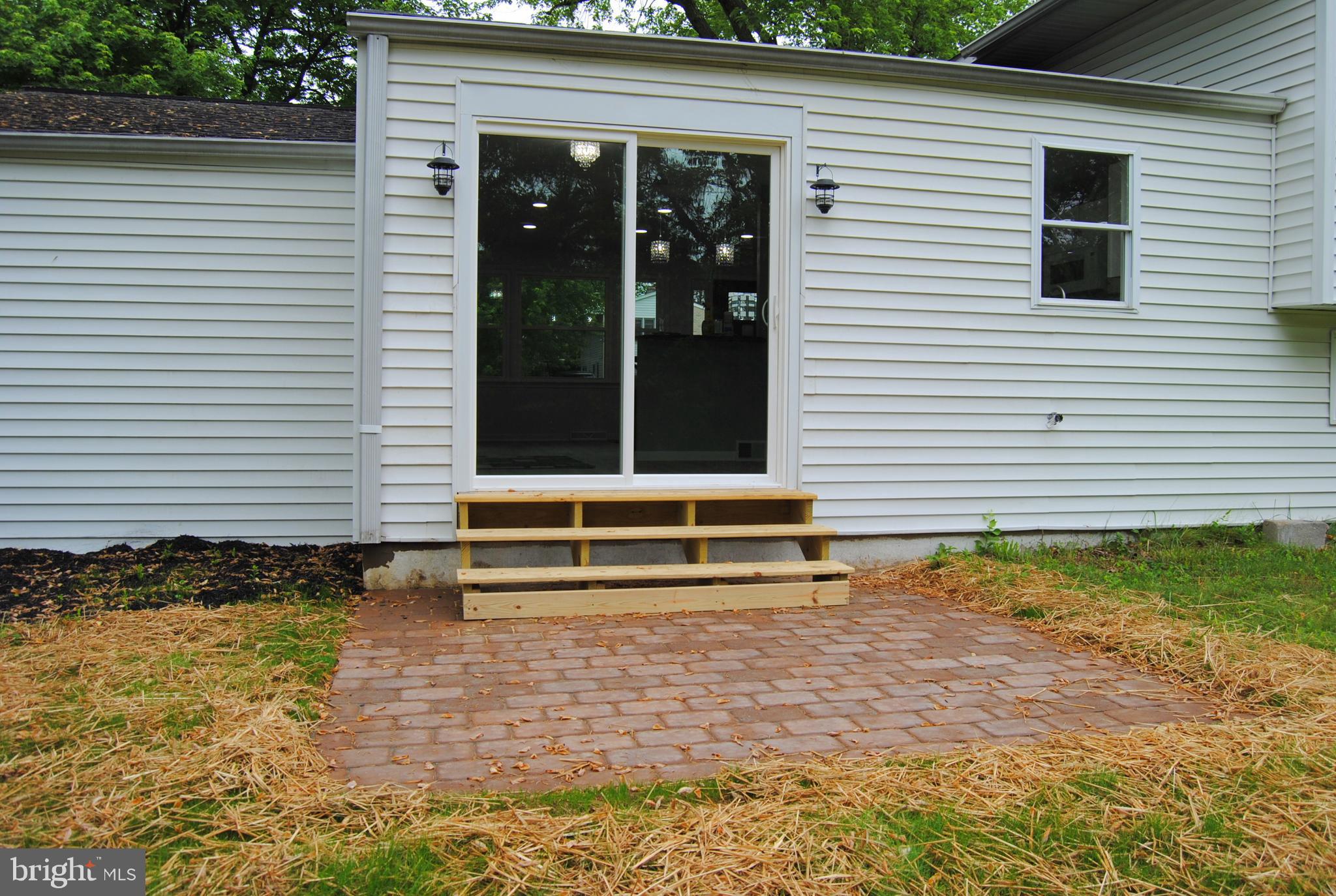 2065 Geoffrey Road Willow Grove, PA 19090 - Photo 21 of 23 Back patio