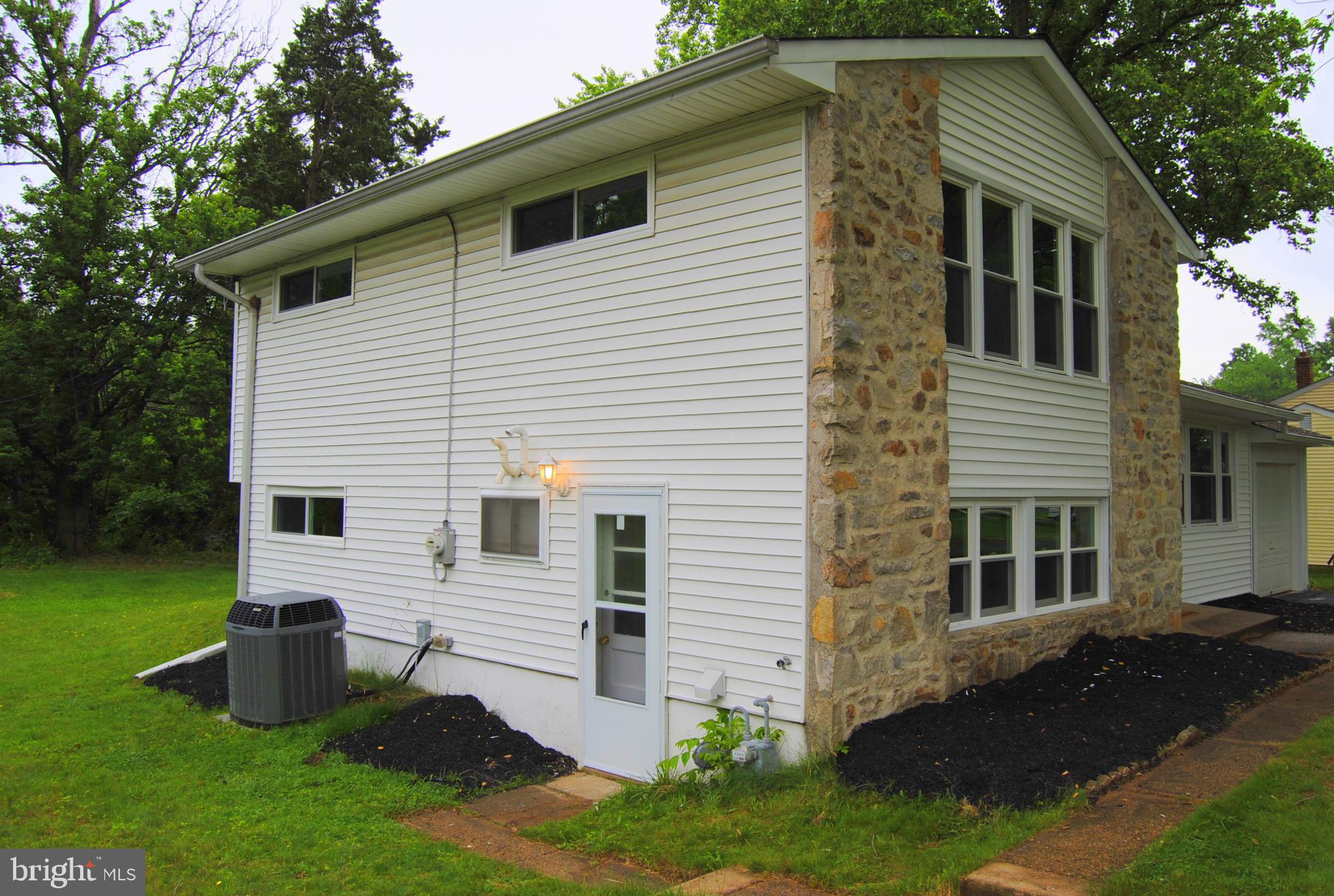2065 Geoffrey Road Willow Grove, PA 19090 - Photo 5 of 23 Side entrance