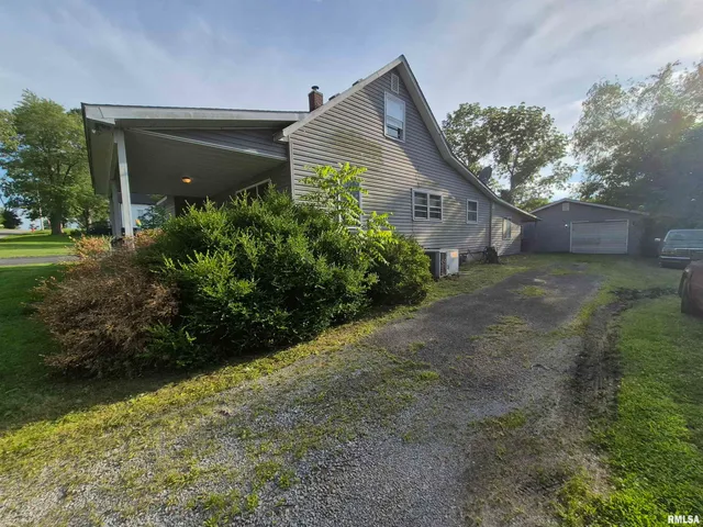 $60,000 | 405 South Shaw Street, Harrisburg, IL 62946