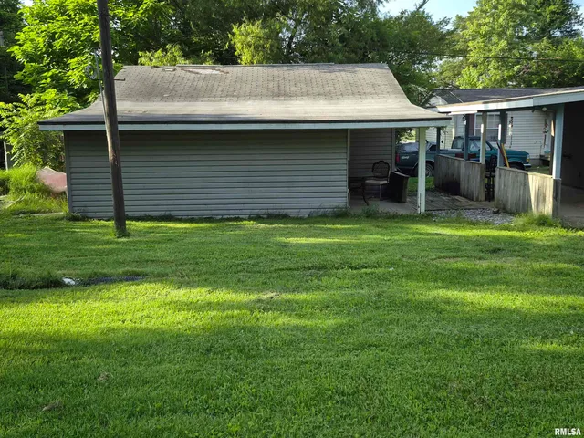 $60,000 | 405 South Shaw Street, Harrisburg, IL 62946