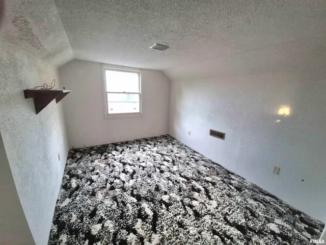 $60,000 | 405 South Shaw Street, Harrisburg, IL 62946