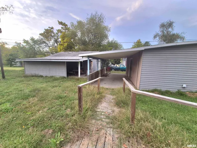 $60,000 | 405 South Shaw Street, Harrisburg, IL 62946