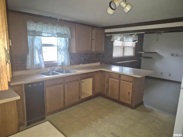 $60,000 | 405 South Shaw Street, Harrisburg, IL 62946