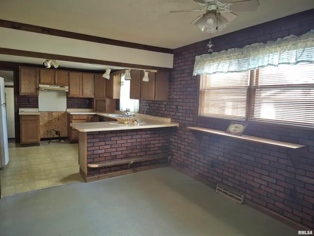 $60,000 | 405 South Shaw Street, Harrisburg, IL 62946