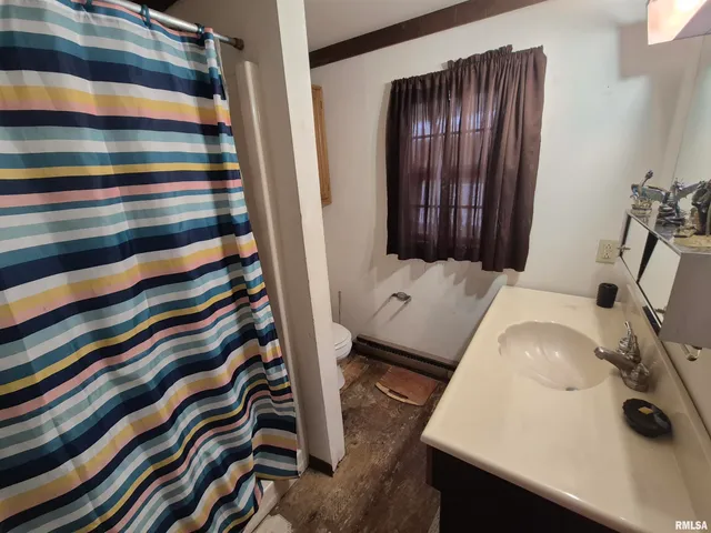 $60,000 | 405 South Shaw Street, Harrisburg, IL 62946