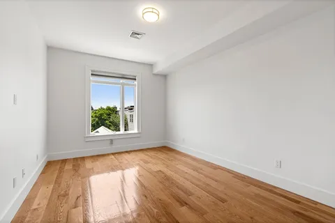 $1,289,000 | 17 Vinton Street, Unit PH5, Boston, MA 02127