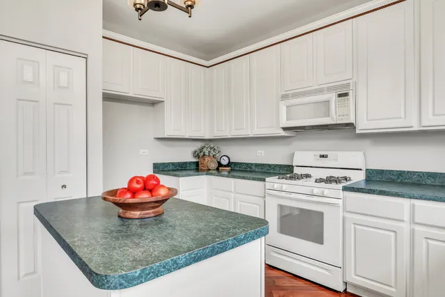 $399,000 | 1948 Lily Lane, Round Lake, IL 60073