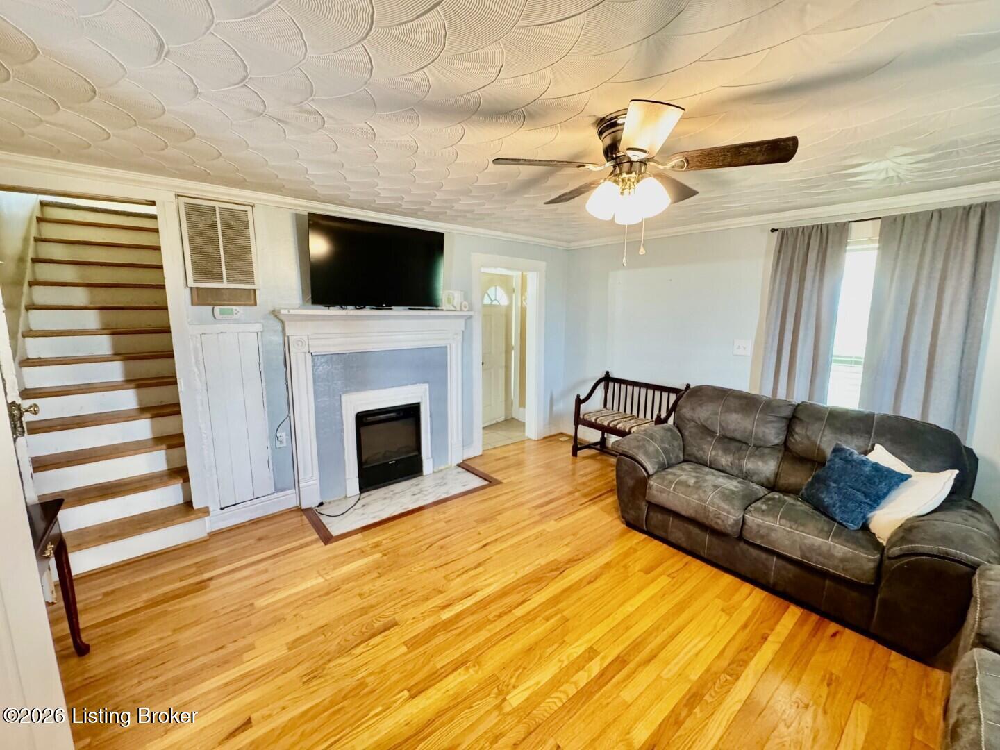 004_Living Room