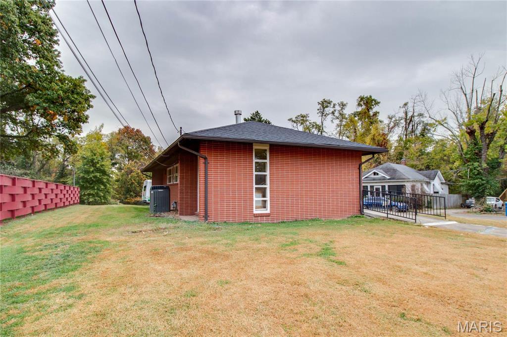 2201 State Street Alton, IL 62002 - Photo 2 of 28