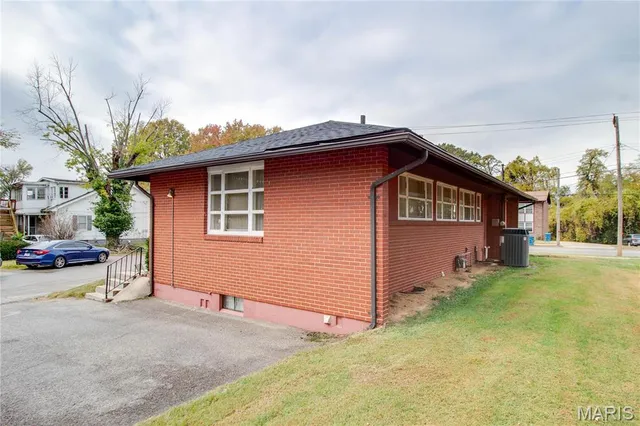 $84,900 | 2201 State Street, Alton, IL 62002