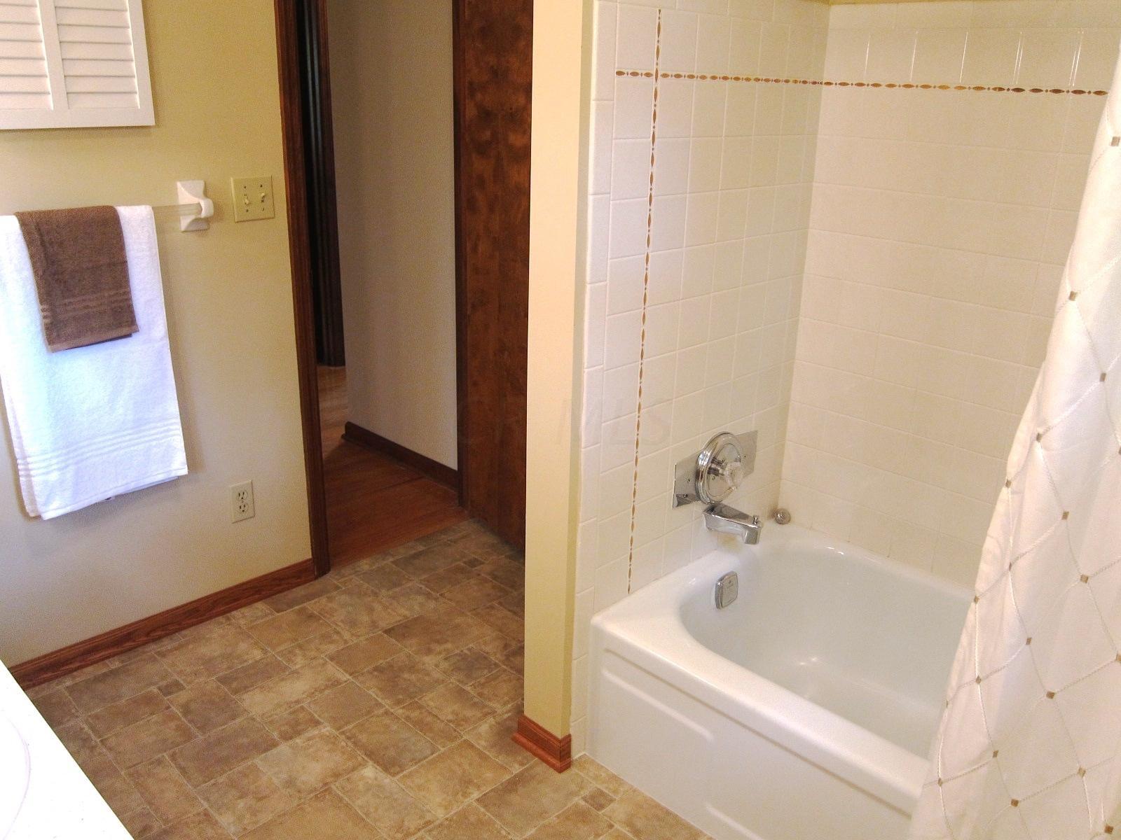 1343 Windham Road Columbus, OH 43220 - Photo 28 of 36 Gallery Image 28