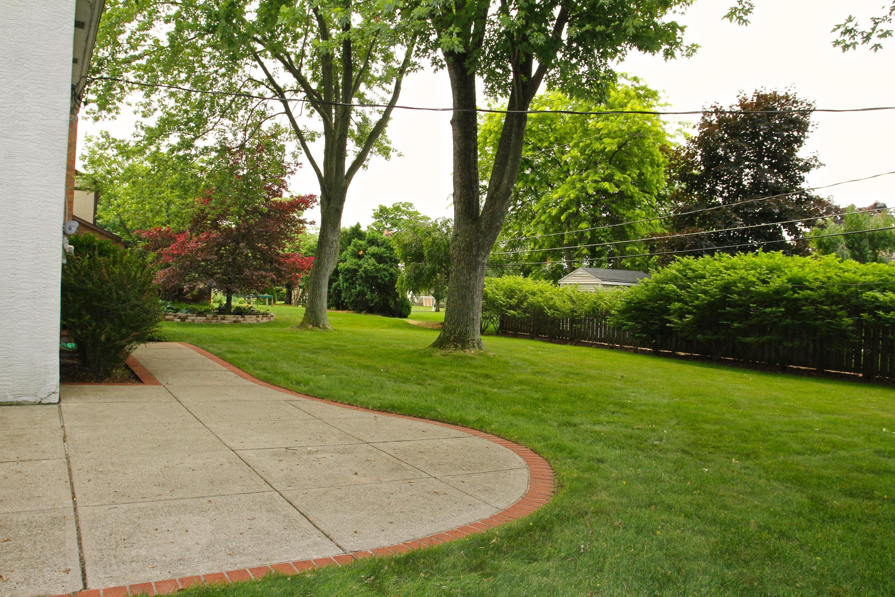 1343 Windham Road Columbus, OH 43220 - Photo 4 of 36 Gallery Image 4