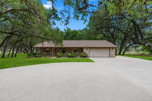 $399,000 | 13665 Farm To Market 775, Floresville, TX 78114