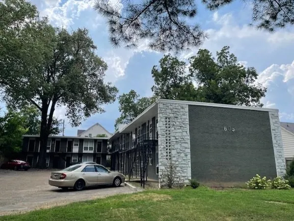 $1,050 | 605 Patterson Street, Unit 9, Memphis, TN 38111