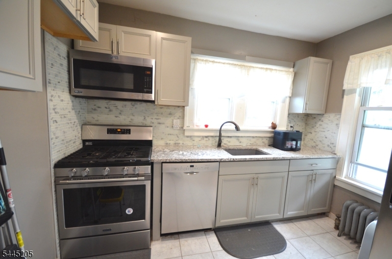 613 Ripley Place Westfield, NJ 07090 - Photo 2 of 11