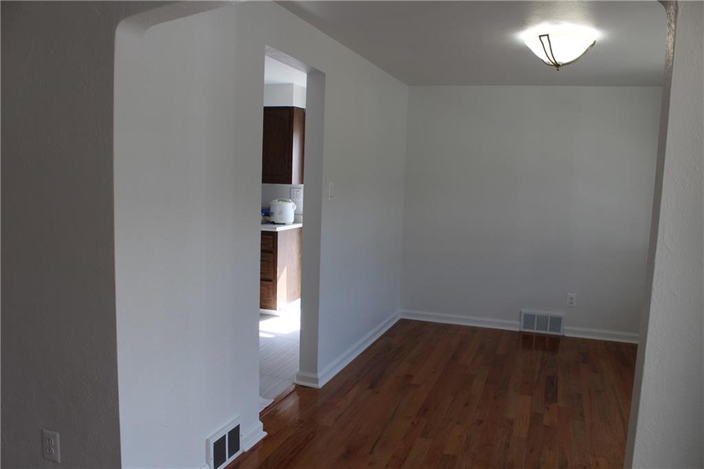 1043 Connor Road Pittsburgh, PA 15234 - Photo 4 of 14 Gallery Image 4