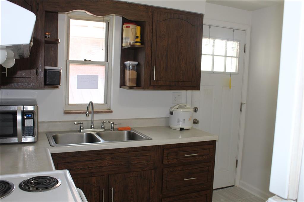 1043 Connor Road Pittsburgh, PA 15234 - Photo 6 of 14 Gallery Image 6